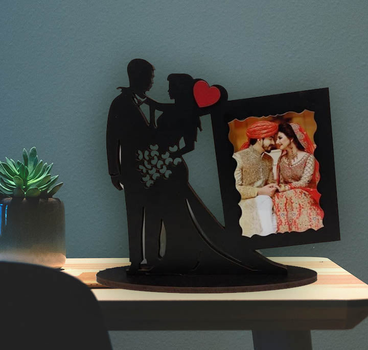 COUPLE STANDY