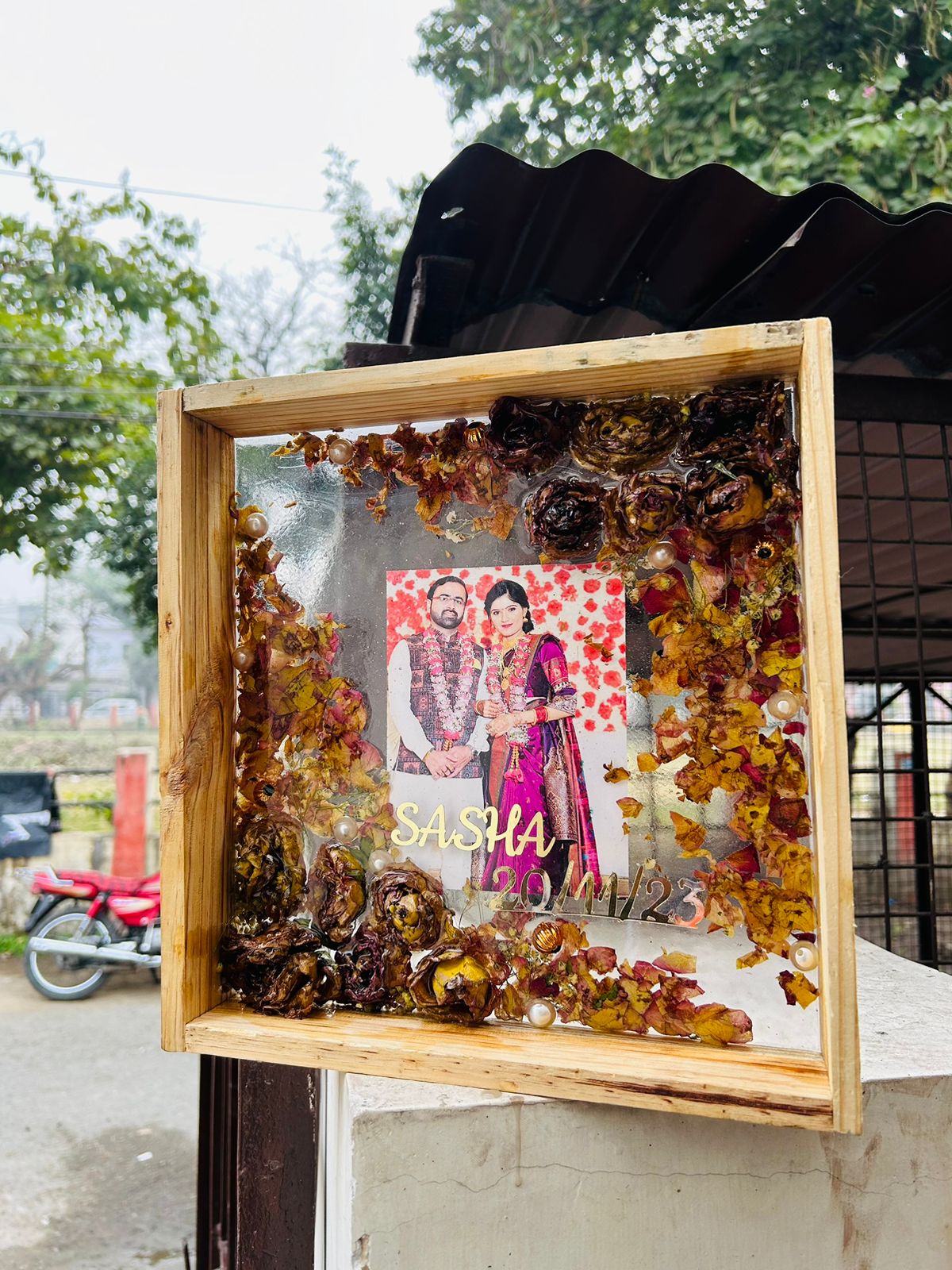 Varmala Preservation Wooden Frame-03