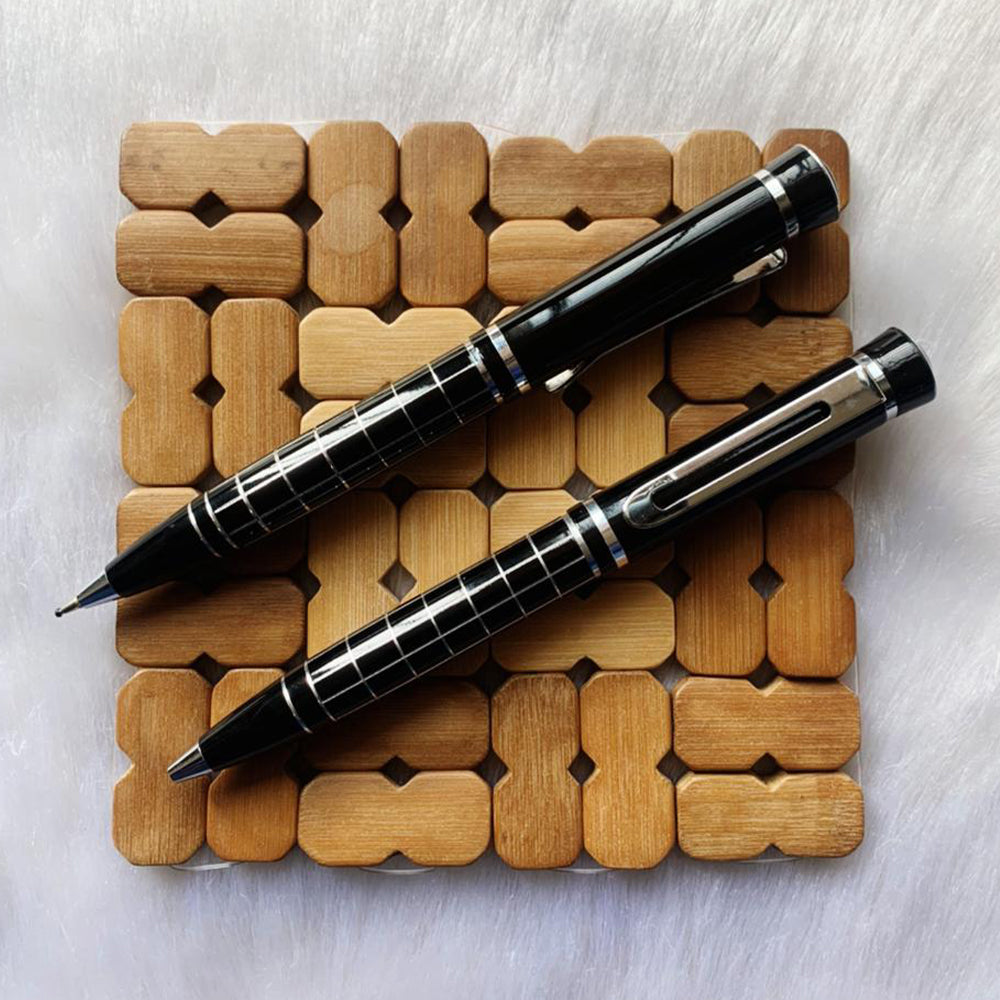 CHECKERED PEN