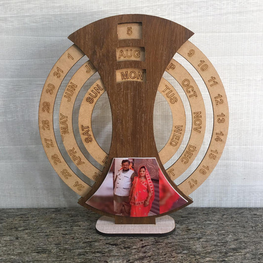 WOODEN CALENDOR